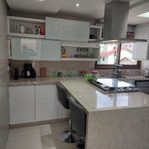 Apto Mobiliado com 117m², 3 dormitórios, 2 vagas, no bairro Cruzeiro em Caxias do Sul para Comprar