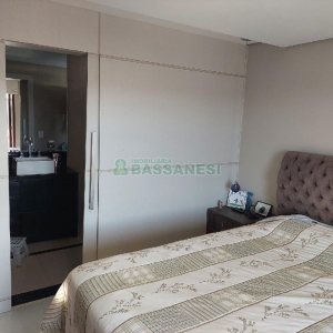 Apto Mobiliado com 117m², 3 dormitórios, 2 vagas, no bairro Cruzeiro em Caxias do Sul para Comprar