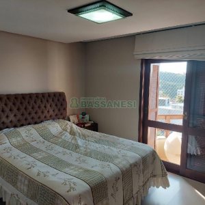 Apto Mobiliado com 117m², 3 dormitórios, 2 vagas, no bairro Cruzeiro em Caxias do Sul para Comprar