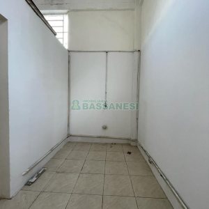 Loja com 190m², no bairro Jardelino Ramos em Caxias do Sul para Alugar