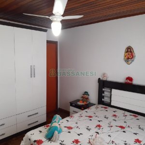 Casa com 161m², 3 dormitórios, 2 vagas, no bairro Nossa Senhora de Fátima em Caxias do Sul para Comprar