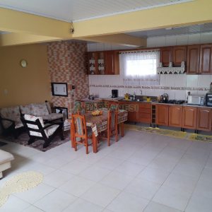 Casa com 161m², 3 dormitórios, 2 vagas, no bairro Nossa Senhora de Fátima em Caxias do Sul para Comprar
