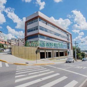 Sala com 1000m², no bairro Sagrada Família em Caxias do Sul para Alugar