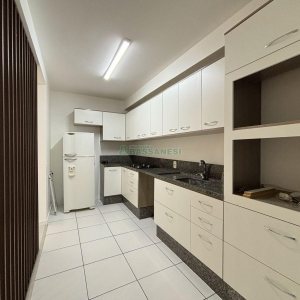Apartamento com 62m², 3 dormitórios, 2 vagas, no bairro De Lazzer em Caxias do Sul para Alugar