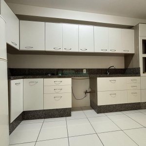 Apartamento com 62m², 3 dormitórios, 2 vagas, no bairro De Lazzer em Caxias do Sul para Alugar