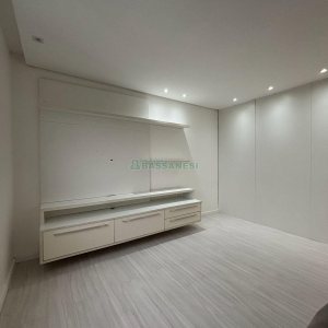 Apartamento com 62m², 3 dormitórios, 2 vagas, no bairro De Lazzer em Caxias do Sul para Alugar
