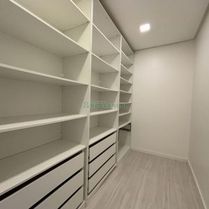 Apartamento com 62m², 3 dormitórios, 2 vagas, no bairro De Lazzer em Caxias do Sul para Alugar