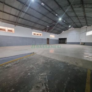 Pavilhão com 769m², no bairro São José em Caxias do Sul para Alugar