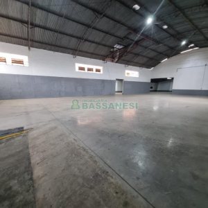 Pavilhão com 769m², no bairro São José em Caxias do Sul para Alugar