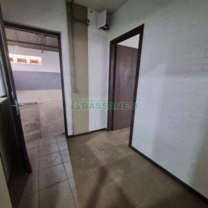 Pavilhão com 769m², no bairro São José em Caxias do Sul para Alugar