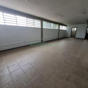 Pavilhão com 769m², no bairro São José em Caxias do Sul para Alugar