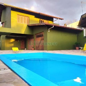 Casa com 249m², 3 dormitórios, 2 vagas, no bairro Desvio Rizzo em Caxias do Sul para Comprar
