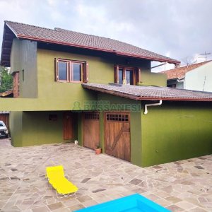 Casa com 249m², 3 dormitórios, 2 vagas, no bairro Desvio Rizzo em Caxias do Sul para Comprar