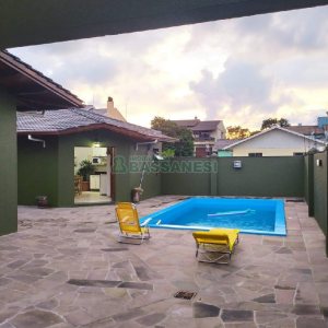 Casa com 249m², 3 dormitórios, 2 vagas, no bairro Desvio Rizzo em Caxias do Sul para Comprar