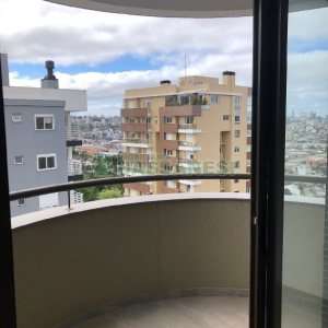 Apartamento com 115m², 3 dormitórios, 2 vagas, no bairro Vila Horn em Caxias do Sul para Comprar