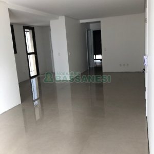Apartamento com 115m², 3 dormitórios, 2 vagas, no bairro Vila Horn em Caxias do Sul para Comprar