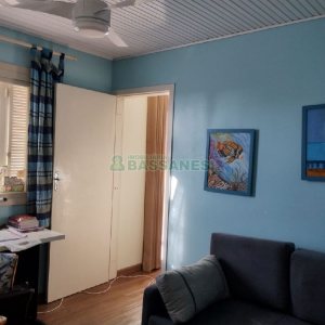 Casa com 148m², 4 dormitórios, 2 vagas, no bairro Universitário em Caxias do Sul para Comprar