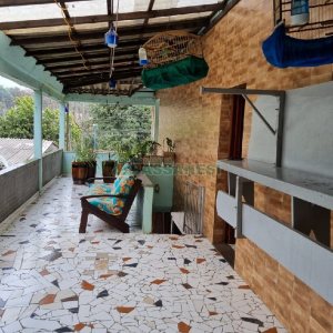 Casa com 295m², 4 dormitórios, 2 vagas, no bairro Charqueadas em Caxias do Sul para Comprar
