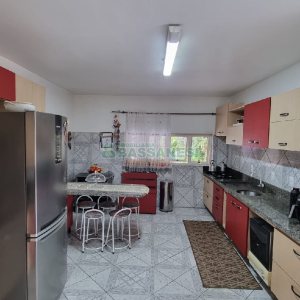 Casa com 295m², 4 dormitórios, 2 vagas, no bairro Charqueadas em Caxias do Sul para Comprar