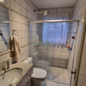 Casa com 295m², 4 dormitórios, 2 vagas, no bairro Charqueadas em Caxias do Sul para Comprar