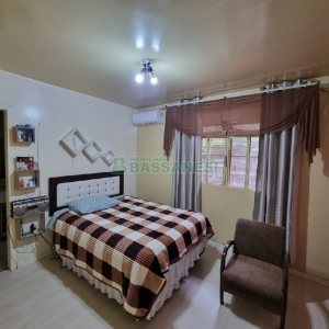 Casa com 295m², 4 dormitórios, 2 vagas, no bairro Charqueadas em Caxias do Sul para Comprar