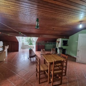 Casa com 295m², 4 dormitórios, 2 vagas, no bairro Charqueadas em Caxias do Sul para Comprar