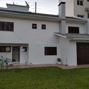 Casa com 240m², 3 dormitórios, 2 vagas, no bairro São Luiz em Caxias do Sul para Comprar