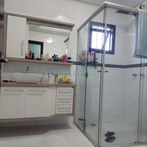 Casa com 240m², 3 dormitórios, 2 vagas, no bairro São Luiz em Caxias do Sul para Comprar