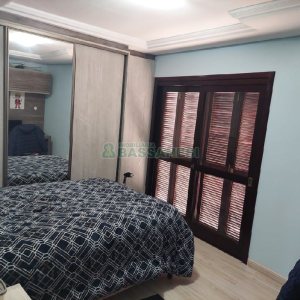 Casa com 240m², 3 dormitórios, 2 vagas, no bairro São Luiz em Caxias do Sul para Comprar