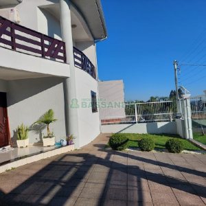 Casa com 240m², 3 dormitórios, 2 vagas, no bairro São Luiz em Caxias do Sul para Comprar