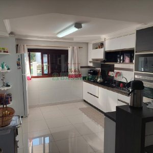 Casa com 240m², 3 dormitórios, 2 vagas, no bairro São Luiz em Caxias do Sul para Comprar