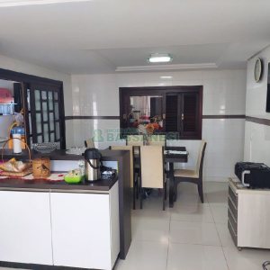 Casa com 240m², 3 dormitórios, 2 vagas, no bairro São Luiz em Caxias do Sul para Comprar