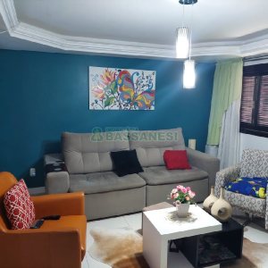 Casa com 240m², 3 dormitórios, 2 vagas, no bairro São Luiz em Caxias do Sul para Comprar