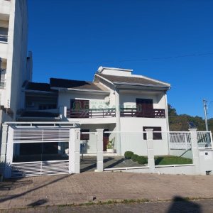 Casa com 240m², 3 dormitórios, 2 vagas, no bairro São Luiz em Caxias do Sul para Comprar