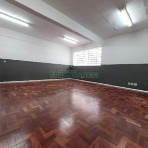 Sala com 80m², no bairro Lourdes em Caxias do Sul para Alugar