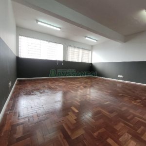 Sala com 80m², no bairro Lourdes em Caxias do Sul para Alugar