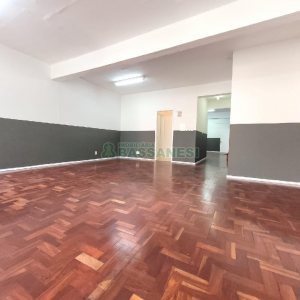 Sala com 80m², no bairro Lourdes em Caxias do Sul para Alugar