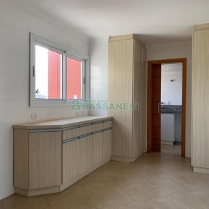Apartamento com 260m², 3 dormitórios, 2 vagas, no bairro São Pelegrino em Caxias do Sul para Alugar