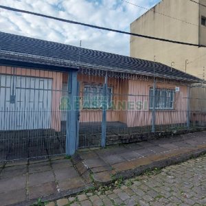 Casa com 209m², 3 dormitórios, 1 vaga, no bairro Rio Branco em Caxias do Sul para Comprar