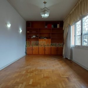 Casa com 209m², 3 dormitórios, 1 vaga, no bairro Rio Branco em Caxias do Sul para Comprar