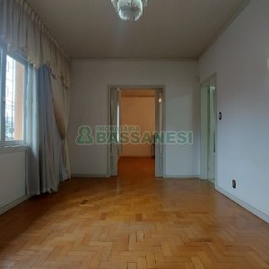 Casa com 209m², 3 dormitórios, 1 vaga, no bairro Rio Branco em Caxias do Sul para Comprar