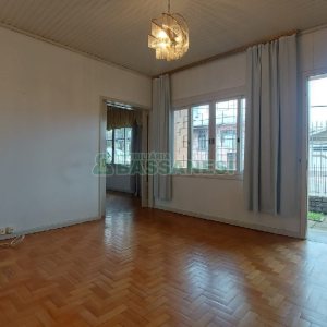 Casa com 209m², 3 dormitórios, 1 vaga, no bairro Rio Branco em Caxias do Sul para Comprar