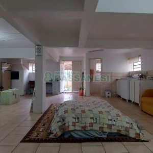 Casa com 209m², 3 dormitórios, 1 vaga, no bairro Rio Branco em Caxias do Sul para Comprar