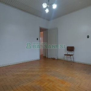 Casa com 209m², 3 dormitórios, 1 vaga, no bairro Rio Branco em Caxias do Sul para Comprar