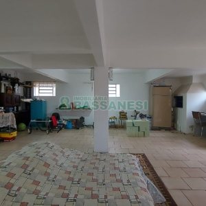 Casa com 209m², 3 dormitórios, 1 vaga, no bairro Rio Branco em Caxias do Sul para Comprar
