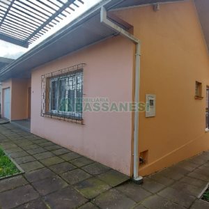 Casa com 209m², 3 dormitórios, 1 vaga, no bairro Rio Branco em Caxias do Sul para Comprar