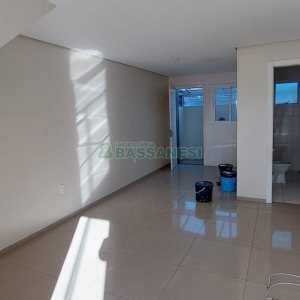 Sobrado com 83m², 2 dormitórios, 1 vaga, no bairro Desvio Rizzo em Caxias do Sul para Comprar