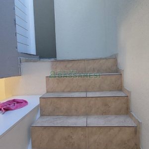 Sobrado com 83m², 2 dormitórios, 1 vaga, no bairro Desvio Rizzo em Caxias do Sul para Comprar