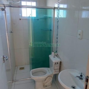 Sobrado com 83m², 2 dormitórios, 1 vaga, no bairro Desvio Rizzo em Caxias do Sul para Comprar