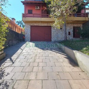 Casa com 405m², 3 dormitórios, 2 vagas, no bairro Rio Branco em Caxias do Sul para Comprar